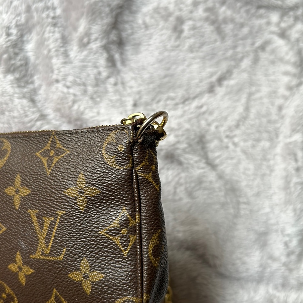 🔥🔥🔥Authentic Louis Vuitton Clutch Pouch Crossbody Bag - Picture 10 of 16